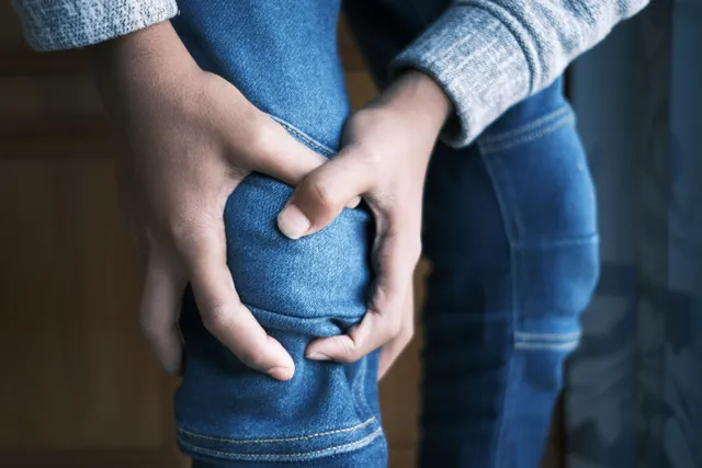 بیمار با درد زانو